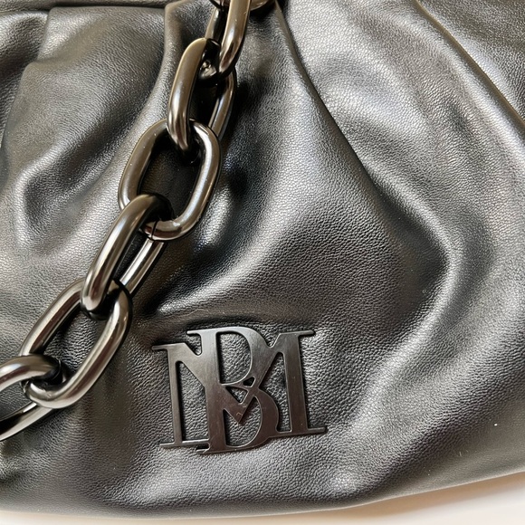 Badgley Mischka vegan leather wrapped frame cloth with thick chain-link stra - Picture 3 of 12